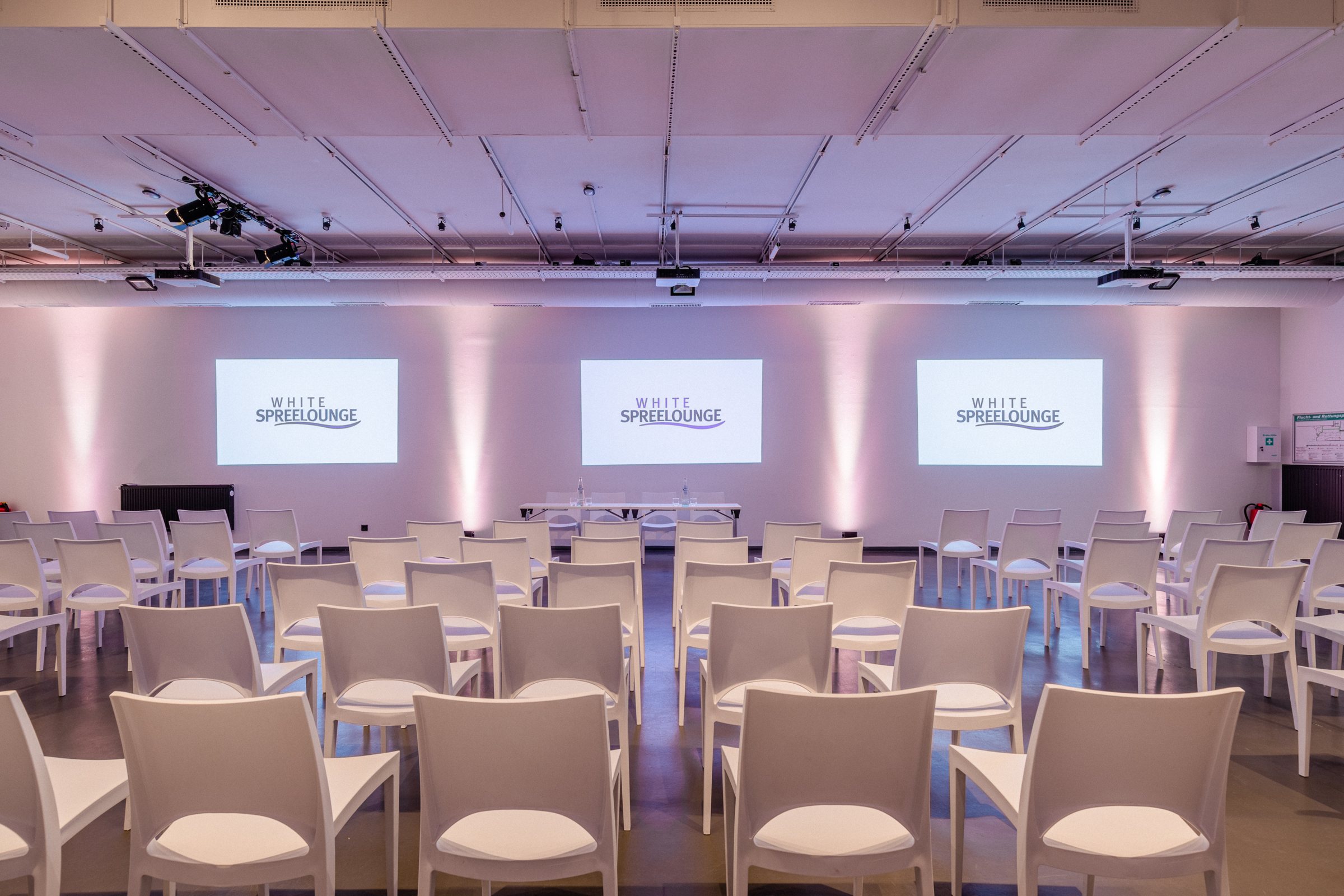 Tagung in außergewöhnlichem Ambiente in der WHITE Spreelounge